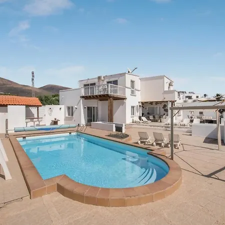 Casa Nira * Mácher