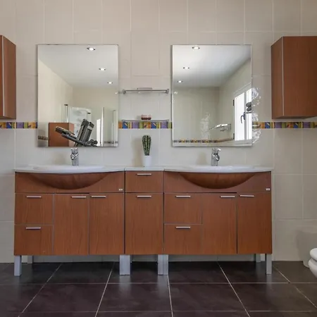 וילה Casa Nira