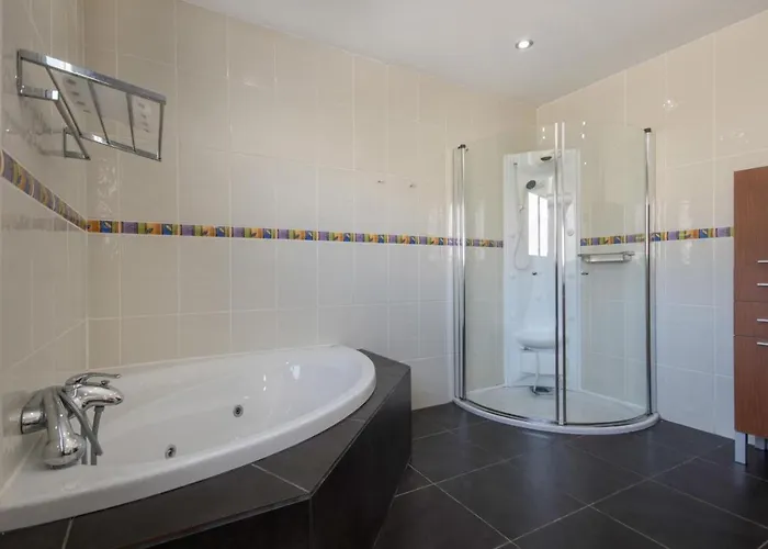 Casa Nira Vila Mácher